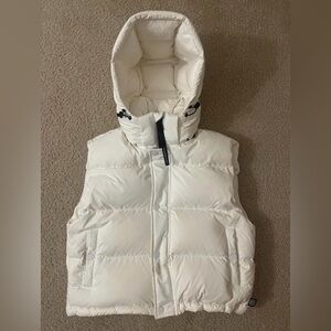 Aritzia super puff short vest
